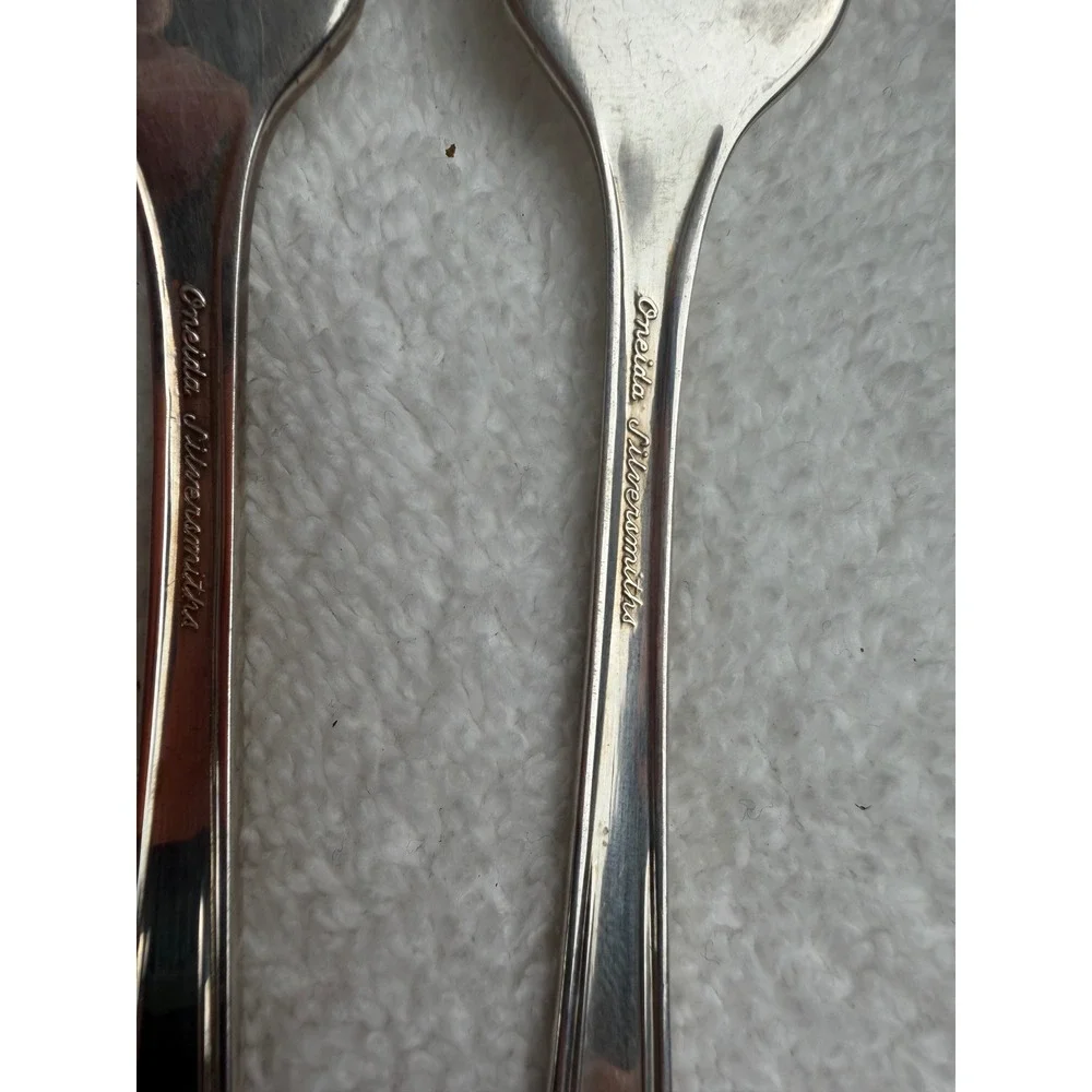 Lot of 11 Oneida Silversmiths Silverplate Balmoral Teaspoons Dinner Salad Forks